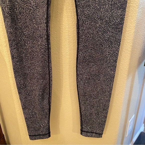 LULULEMON Women Black & White Patterned Leggings Size 8 - Picture 3 of 8